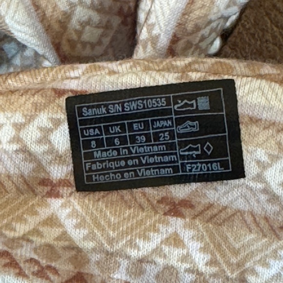 Sandals Sanuk Tan Patterned Sandals - Picture 3 of 8